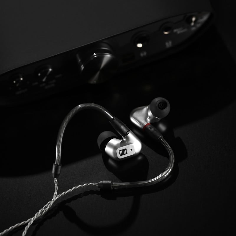 Sennheiser IE 200 Silver - lifestyle_01