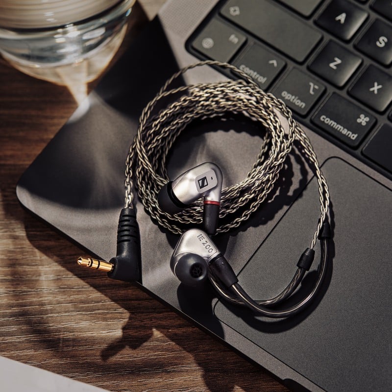 Sennheiser IE 200 Silver - lifestyle_05
