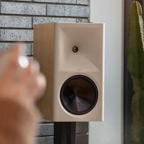 Klipsch-The-Nines-RO-on-Klipsch-bookshelf-speaker-stands-beside-cactus-against-brick-feature-wall_2000x2000 Klipsch-The-Nines-RO-on-Klipsch-bookshelf-speaker-stands-beside-cactus-against-brick-feature-wall_2000x2000